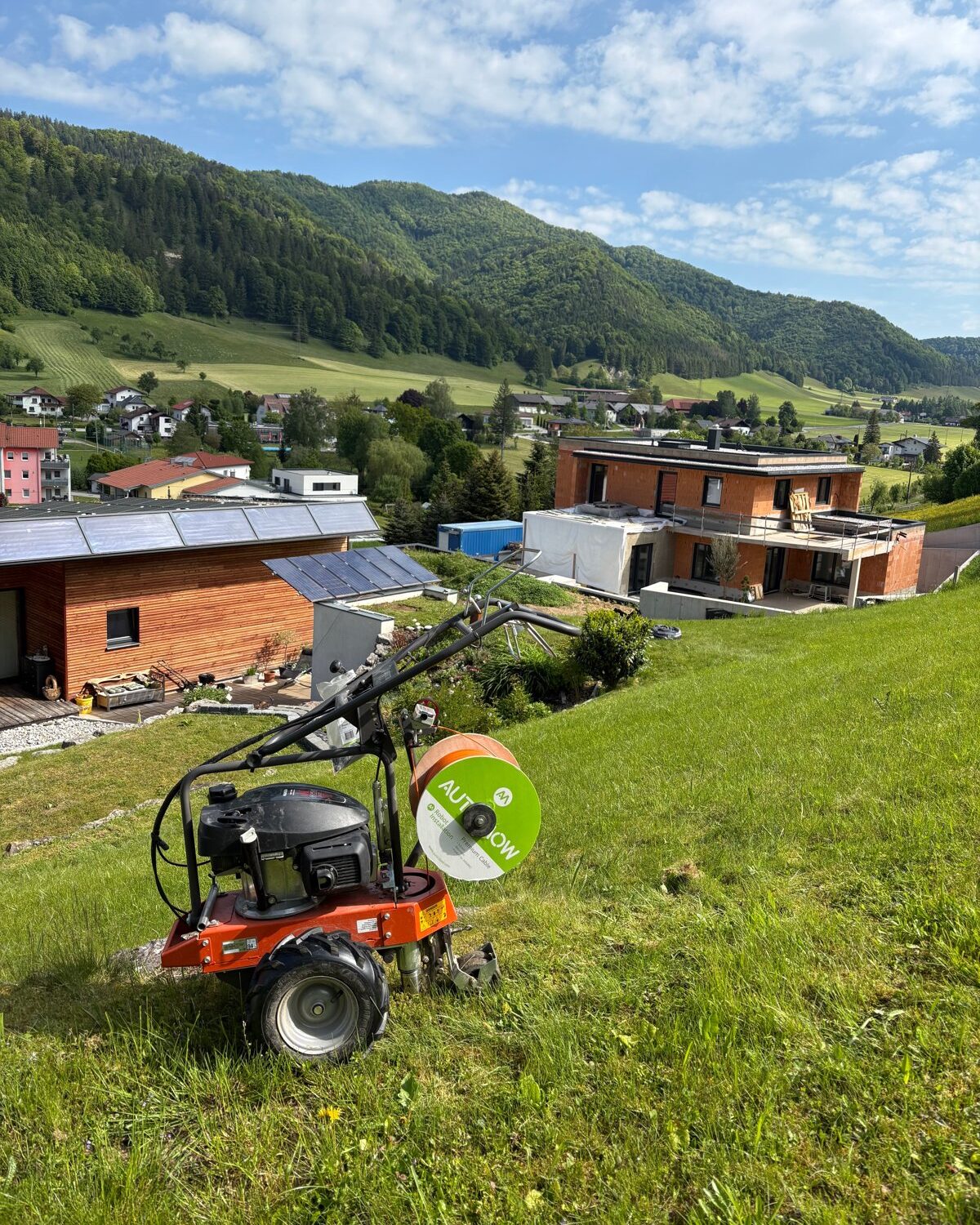 Installation eines Mähroboters in Hanglage durch Pölzl Neuhofen