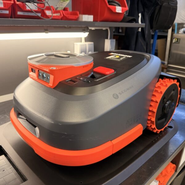 Segway Navimow H206E LiDAR + NRTK - Vorführgerät mit 5 Betriebsstunden