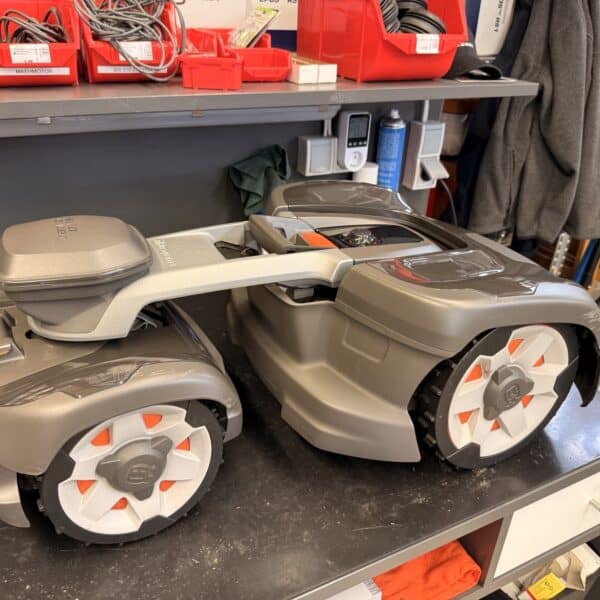 Husqvarna Automower® 435X AWD NERA mit EPOS® Technologie - Vorführgerät mit 30 Betriebsstunden